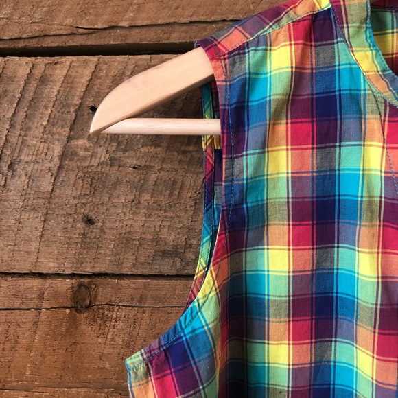 UNIQLO | Sleeveless Rainbow Plaid Button-down Top - Picture 5 of 13